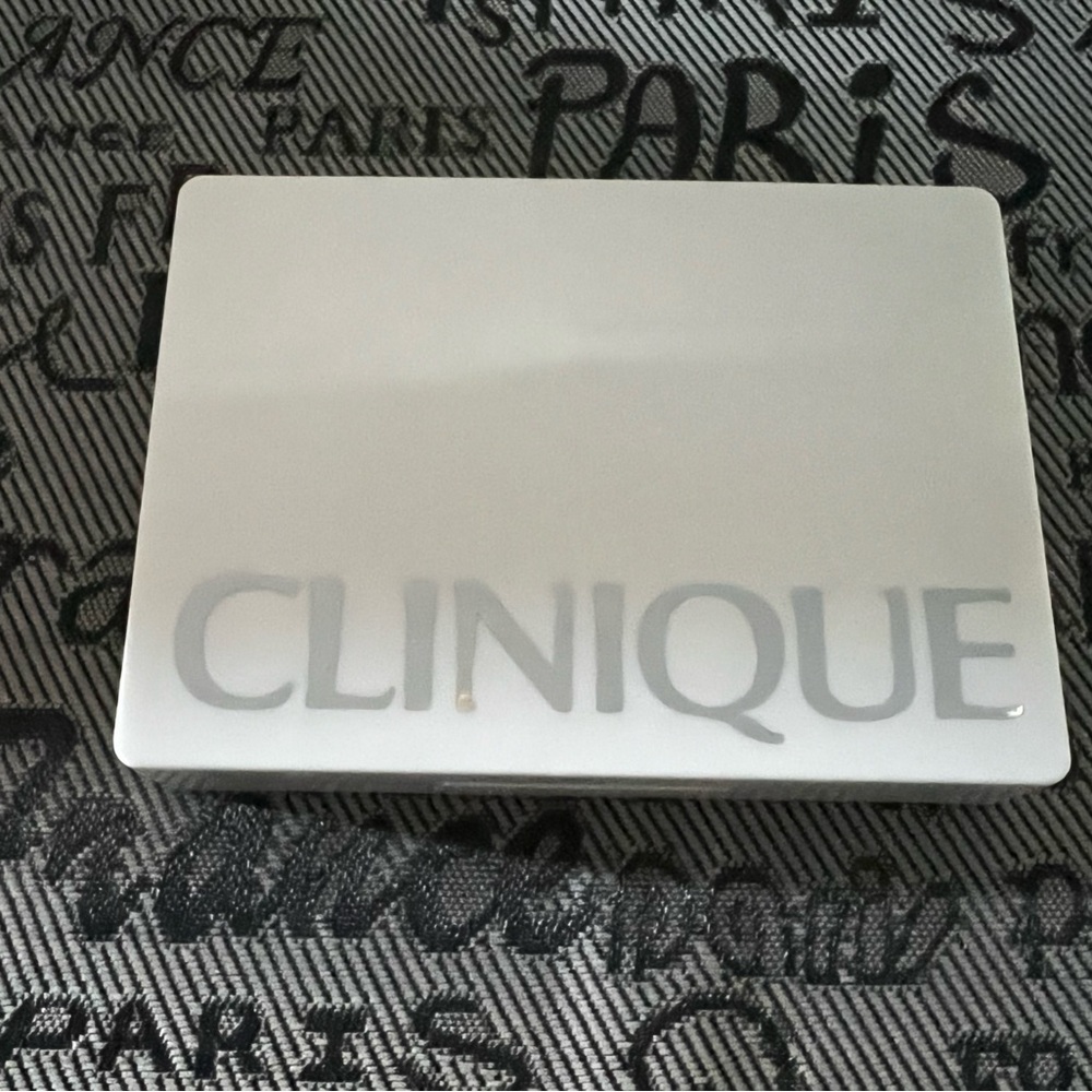 🌟NWOT! Clinique Makeup Compact